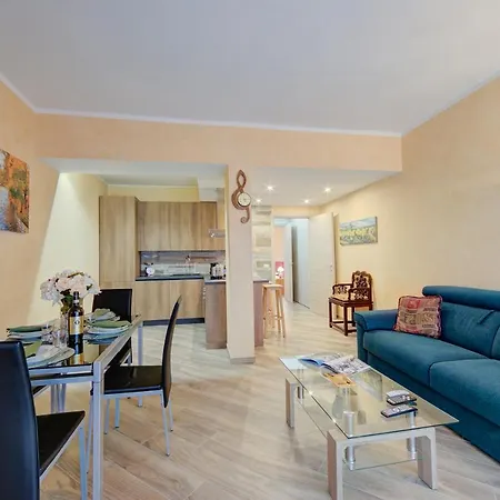 Апартаменты Casa Cristina 150m From - Happy